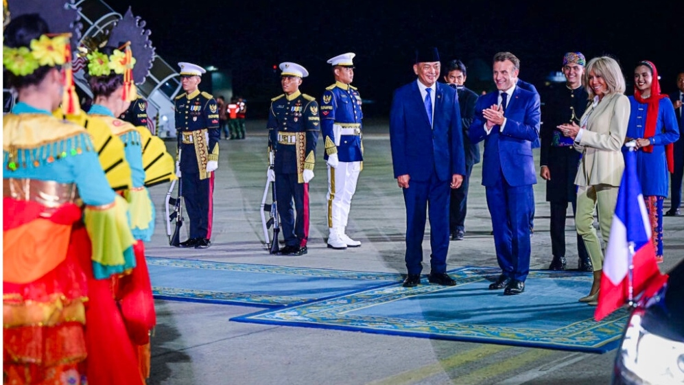 Menhan Sjafrie Sjamsoeddin dan Presiden Prancis Emmanuel Macron (Foto: bpmi Setpres)