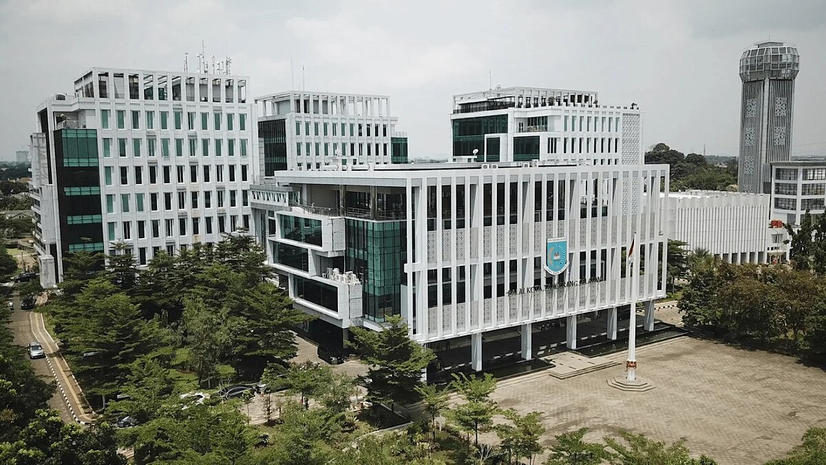 1200px-Kantor_Wali_Kota_Tangerang_Selatan
