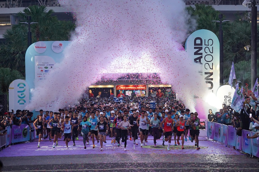 Para peserta Digiland Run 2025 mulai berlari setelah flag off Digiland Run 2025.