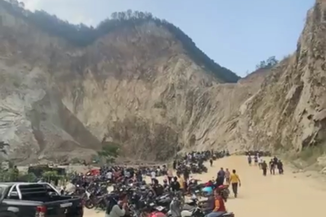 Lokasi Tambang Galian C Gunung Kuda, Kabupaten Cirebon yang Mengalami Longsor (Foto: Tangkapan Layar)
