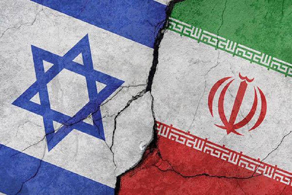
Bendera Israel dan Iran. (Foto: Kolase X)

