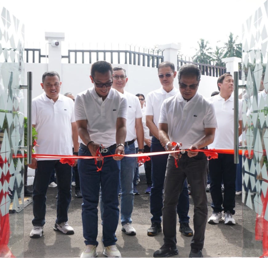 (kiri ke kanan) CEO Telin Budi Satria Dharma Purba dan Direktur Wholesale &amp; International Service Telkom Honesti Basyir saat meresmikan Cable Landing Station (CLS) Manado- Minahasa, pada Kamis (17/7).
