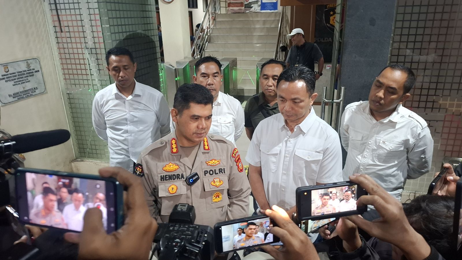 Kabid Humas Polda Jawa Barat Kombes Pol Hendra Rochmawan (Foto Istimewa)