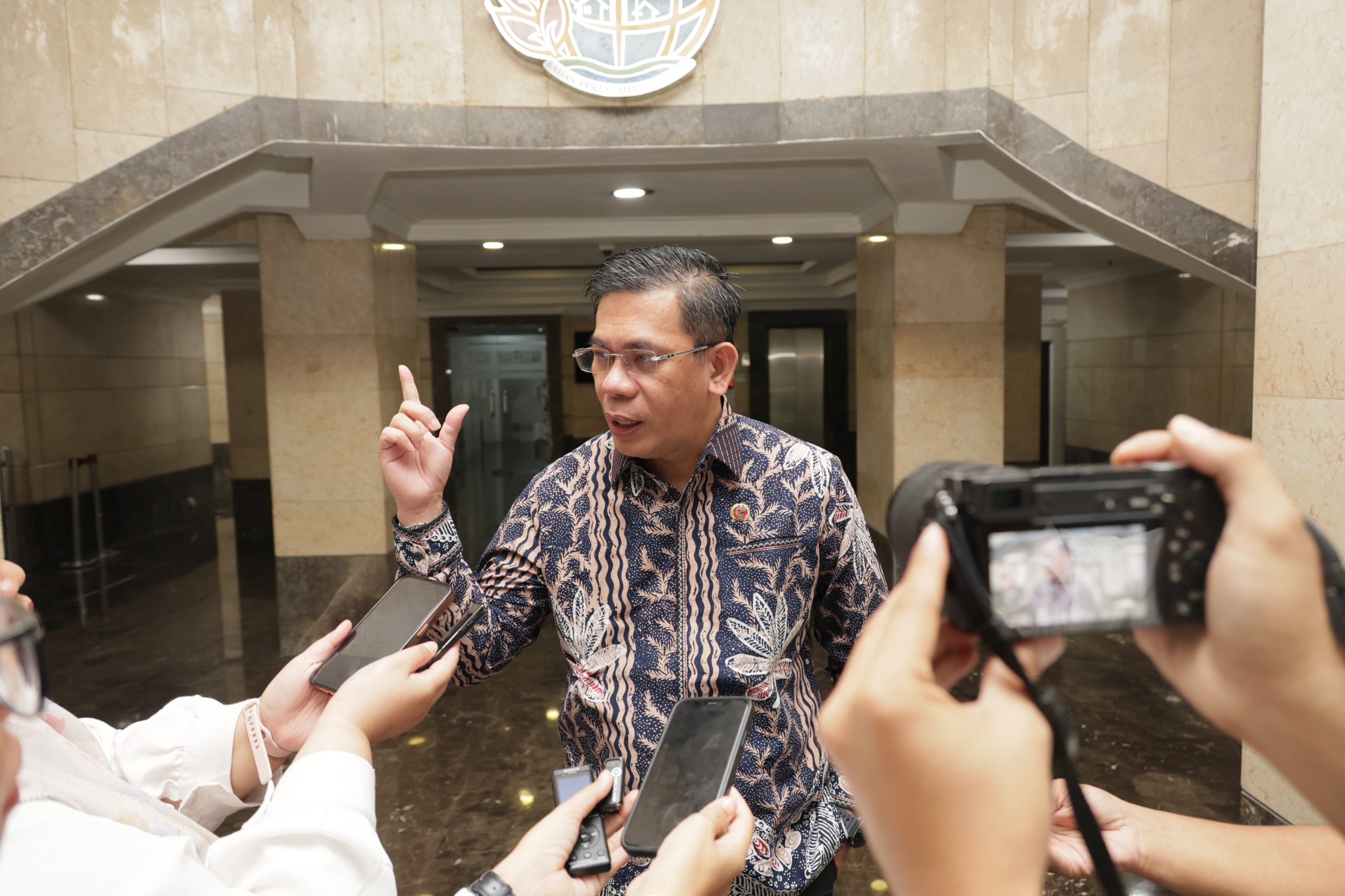 Kepala Biro Hubungan Masyarakat (Humas) dan Protokol, Harison Mocodompis (Foto Istimewa)