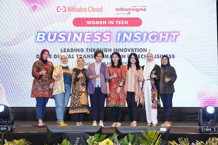 Direktur Utama Telkomsigma Dwi Sulistiani dan para Women Leaders saat acara Women in Tech "Leading Through Innovation: Drive Digital Transformation in Tech Business", pada beberapa waktu yang lalu.