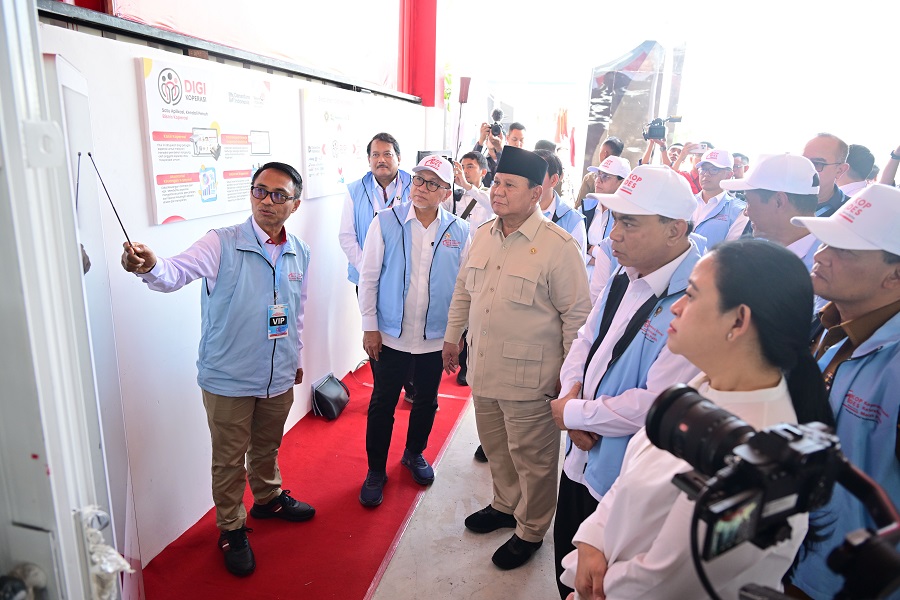 Presiden RI Prabowo Subianto beserta jajaran Menteri saat Peresmian Program Koperasi Desa/Kelurahan Merah Putih (KDMP) di Desa Bentangan, Klaten, Jawa Tengah, pada Senin (21/7). (Sumber Foto: Rusman Jony/Biropers Istana).