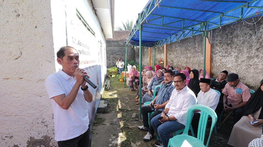 GM Finance &amp; Business Control AdMedika Topan Susanto saat memberikan sambutan pada acara Tanggung Jawab Sosial &amp; Lingkungan (TJSL) AdMedika di wilayah Kampung Rambutan, Kelurahan Sempur, Kota Bogor, Kamis (26/6).