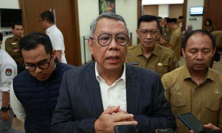 1723615713_Wali-Kota-Benyamin-Pemerintah-Kota-Tangerang-Selatan-Gelar-Upacara-17-860x516