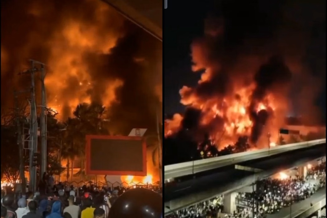 

Kantor DPRD Dibakar Massa. (Kolase)
