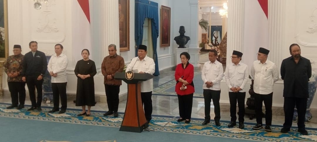 
Presiden Prabowo akan tindak tegas segala perusakan, penjarahan, rumah dan fasilitas umum, di Istana Negara, Minggu (31/8/2025).
