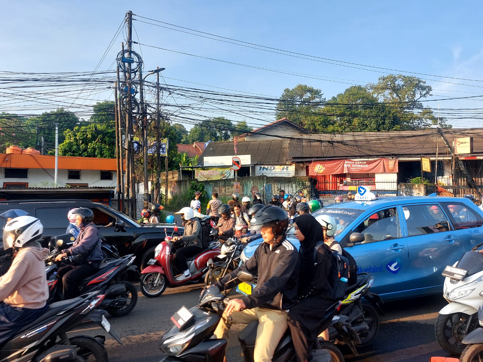 urai-kemacetan-uji-coba-rekayasa-lalin-di-pondok-cabe-mulai-diberlakukan-10092025-100911