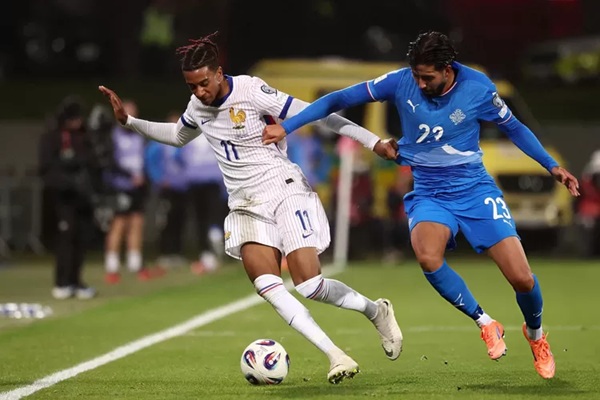 Hasil imbang Prancis vs Islandia 2-2. (Sumber: X/iMiaSanMia)